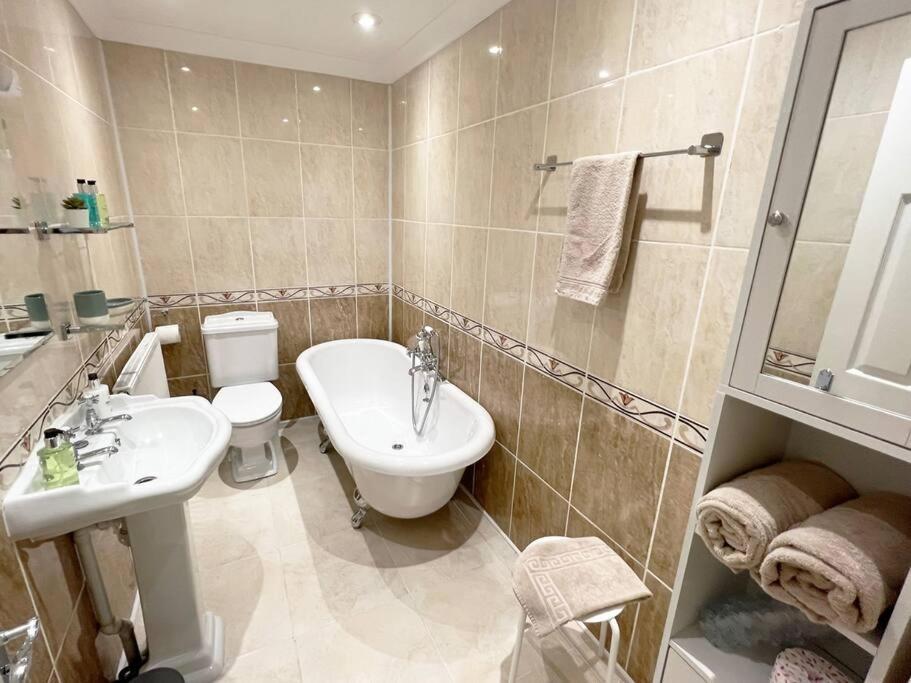 Private Parking, Central Llandudno, King Bed With Ensuite At Clement Lodge Extérieur photo