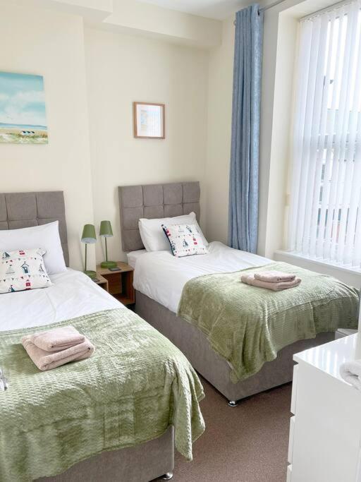 Private Parking, Central Llandudno, King Bed With Ensuite At Clement Lodge Extérieur photo