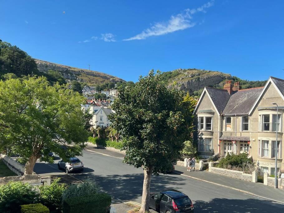 Private Parking, Central Llandudno, King Bed With Ensuite At Clement Lodge Extérieur photo