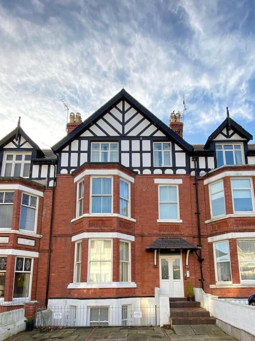 Private Parking, Central Llandudno, King Bed With Ensuite At Clement Lodge Extérieur photo