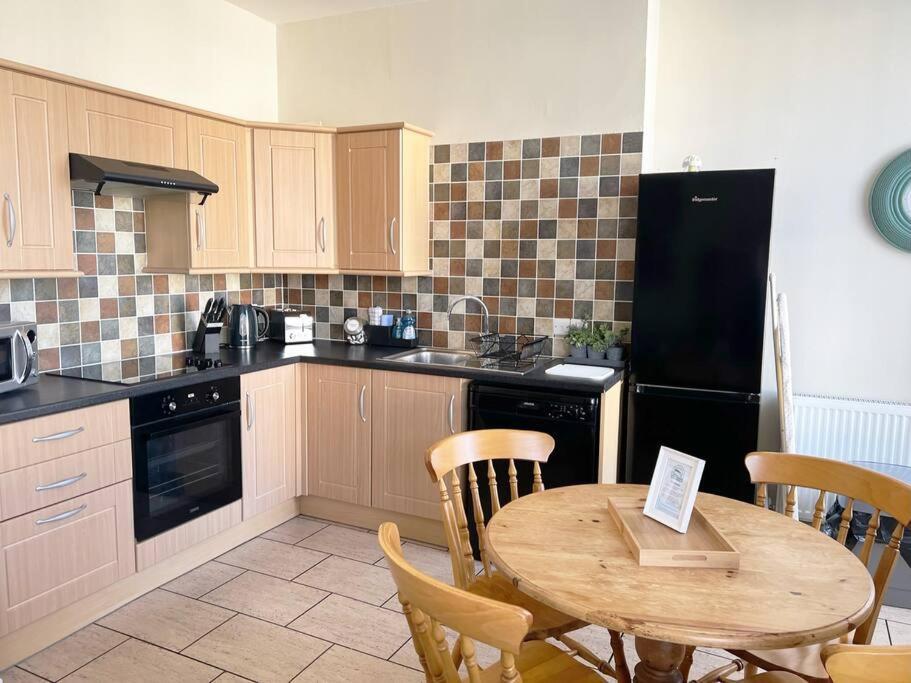 Private Parking, Central Llandudno, King Bed With Ensuite At Clement Lodge Extérieur photo