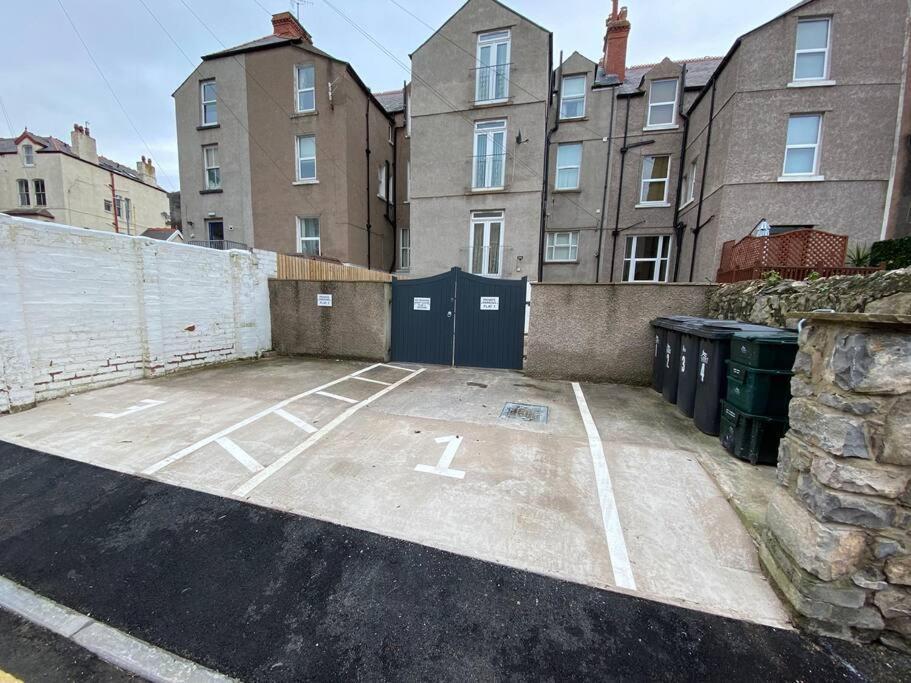 Private Parking, Central Llandudno, King Bed With Ensuite At Clement Lodge Extérieur photo